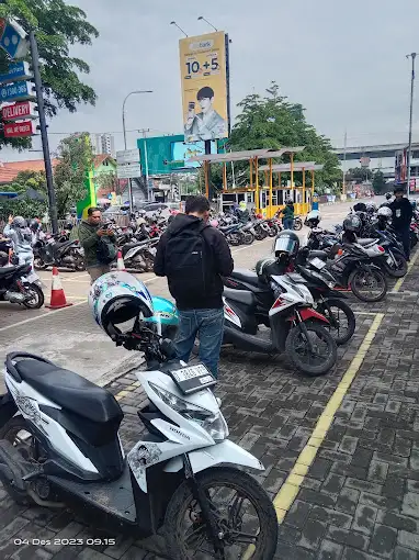 Halaman Parkir Kantor Cabang BPJamsostek